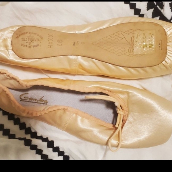 New Gamba Pointe Shoes - Picture 2 of 3